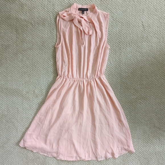 Banana Republic Sleeveless Tie-Neck Vee Dress in Coral Peach - Picture 1 of 4